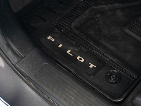 Used 2025 Honda Pilot EX-L image 16