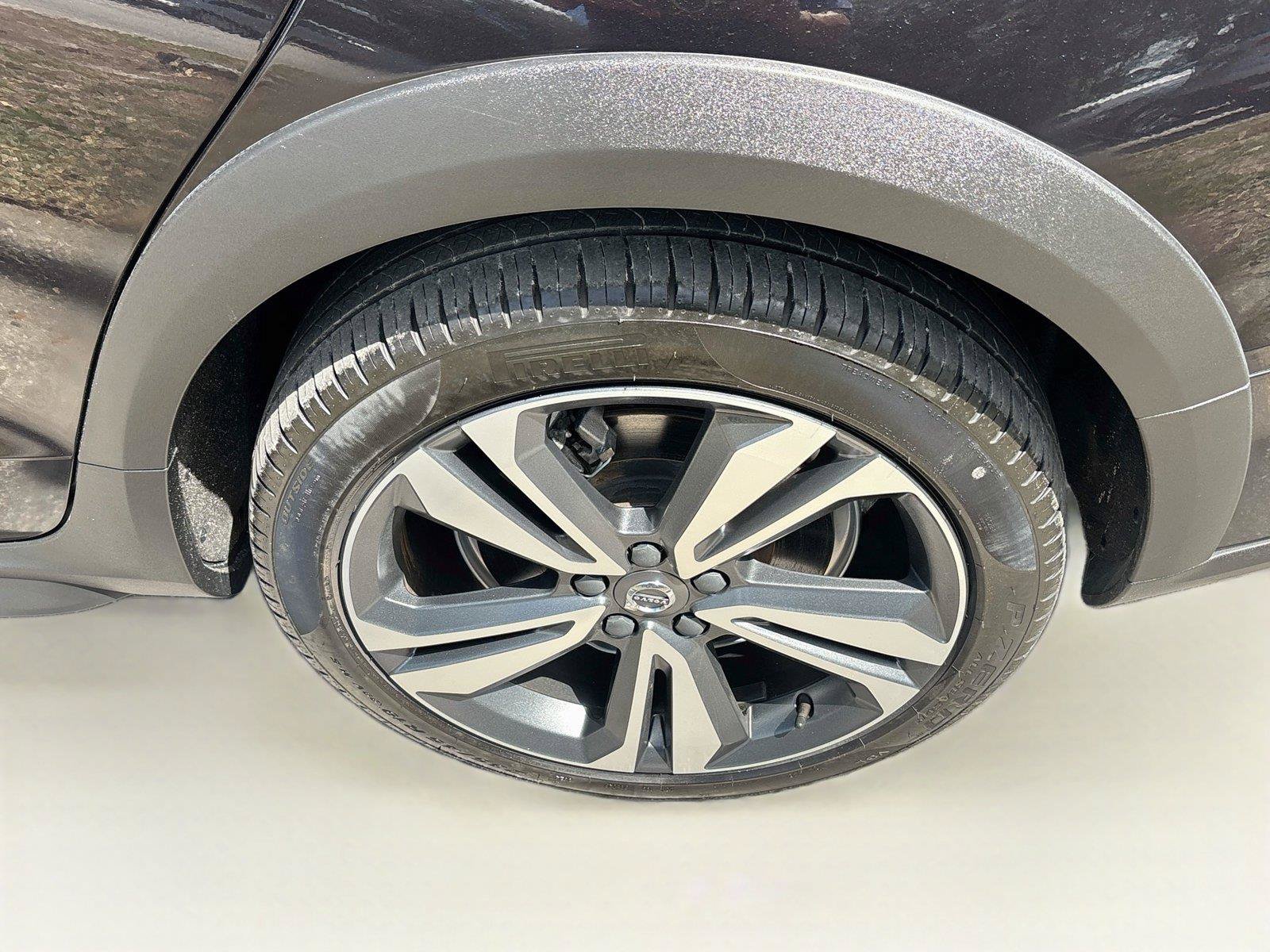 Used 2025 Volvo V60 B5 Cross Country Plus AWD/4WD image 31