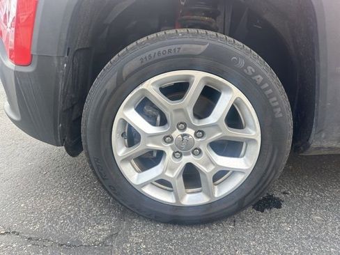 Used 2017 Jeep Renegade Latitude w/ Cold Weather Group image 3