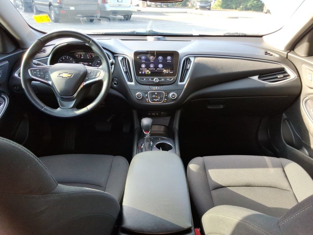 Certified 2025 Chevrolet Malibu RS FWD image 20