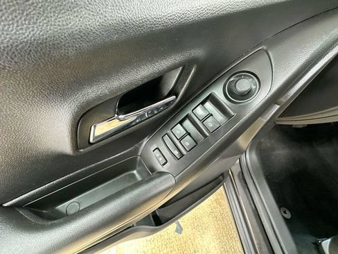 Used 2020 Chevrolet Trax LT w/ LT Convenience Package FWD image 16