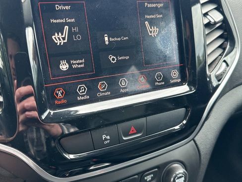 Used 2019 Jeep Cherokee Limited AWD/4WD image 24