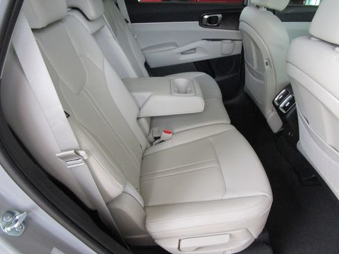 Used 2025 Kia Sorento S w/ Panoramic Sunroof Package FWD image 21