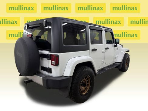 Used 2018 Jeep Wrangler Unlimited Sahara w/ Connectivity Group AWD/4WD image 3