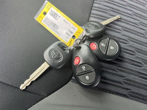 Used 2017 Toyota Tundra SR5 image 25