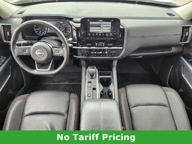 Used 2025 Nissan Pathfinder SL FWD image 25