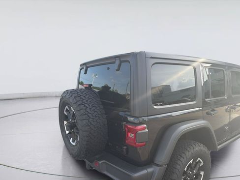 Used 2025 Jeep Wrangler Unlimited Rubicon 4xe w/ Convenience Group AWD/4WD image 3