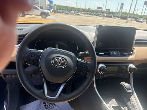 Used 2025 Toyota RAV4 XLE Premium image 14