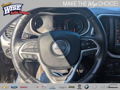 Used 2018 Jeep Cherokee Latitude Plus FWD image 10