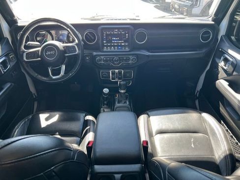 Used 2022 Jeep Wrangler Unlimited Sahara w/ Cold Weather Group AWD/4WD image 10