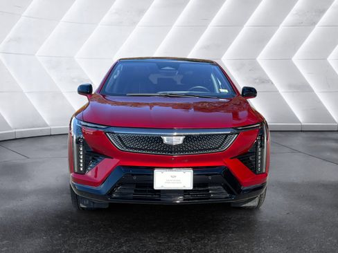 Certified 2025 Cadillac Optiq Sport 2 w/ LPO, Floor Liner Package image 9