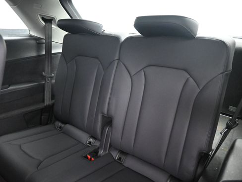 Used 2023 Audi Q7 3.0T Premium w/ Convenience Package image 19