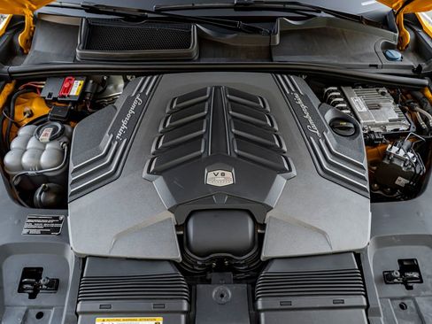 Used 2021 Lamborghini Urus AWD/4WD image 34