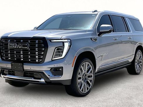 Used 2025 GMC Yukon XL Denali Ultimate AWD/4WD image 5