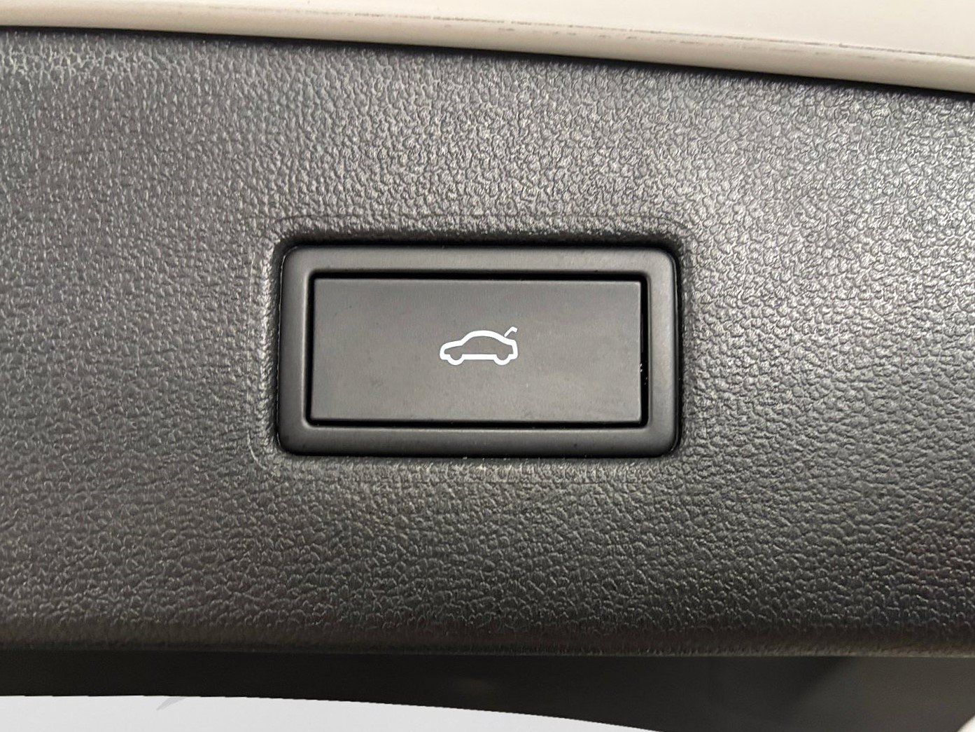 Used 2024 Volkswagen Tiguan SE R-Line AWD/4WD image 35