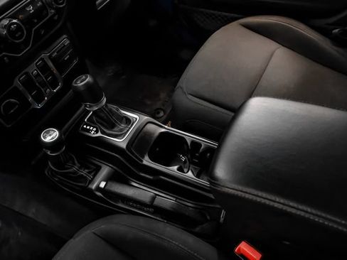 Used 2020 Jeep Wrangler Unlimited Sahara AWD/4WD image 22