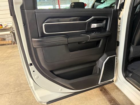 Used 2022 RAM 2500 Laramie w/ Night Edition AWD/4WD image 32