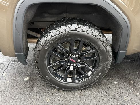 Used 2024 GMC Sierra 1500 Elevation w/ LPO, Elevation Black Package image 11