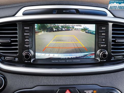 Used 2019 Kia Sorento SX image 17
