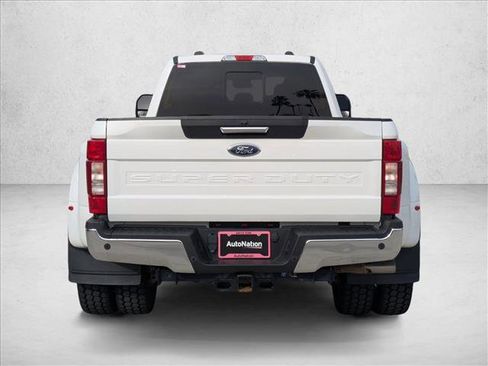 Certified 2022 Ford F450 XLT w/ XLT Premium Package image 7