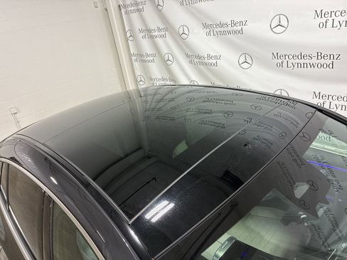 Used 2025 Mercedes-Benz GLC 300 4MATIC image 31