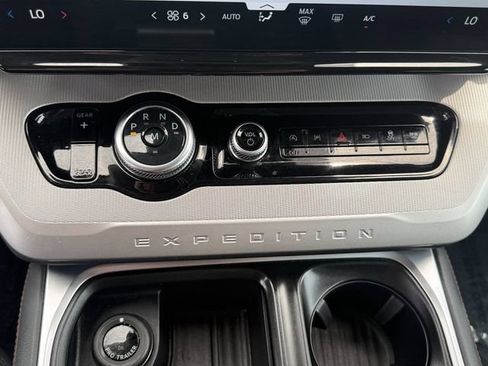 Used 2025 Ford Expedition Active RWD image 31