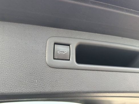 Certified 2020 Toyota Highlander Limited FWD image 36
