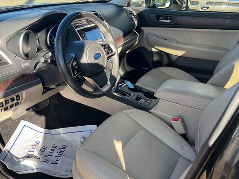 Used 2018 Subaru Outback 3.6R Limited image 11