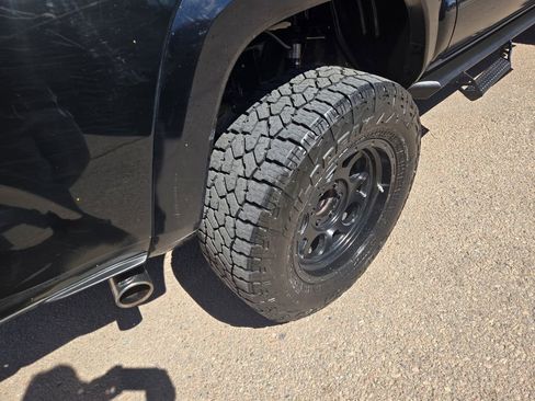 Used 2018 Toyota Tacoma TRD Sport w/ Technology Package image 10