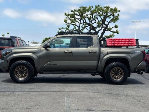 Used 2024 Toyota Tacoma TRD Sport AWD/4WD image 7