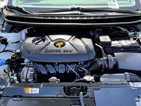 Used 2016 Hyundai Elantra SE FWD image 29