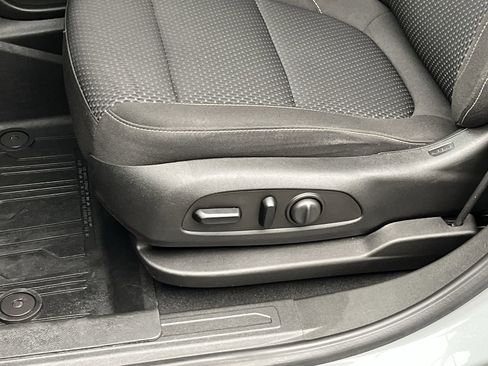 Certified 2023 GMC Acadia SLE w/ Driver Convenience Package image 10