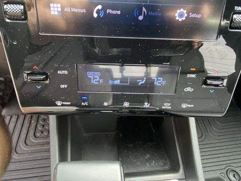 Used 2022 Hyundai Santa Cruz SEL Premium image 22