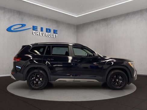 Used 2024 Volkswagen Atlas Peak Edition SEL AWD/4WD image 16
