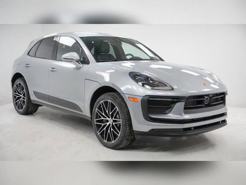 New 2026 Porsche Macan image 8