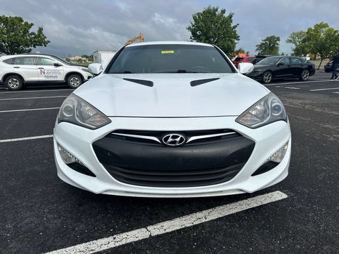 Used 2016 Hyundai Genesis Coupe 3.8 RWD image 2