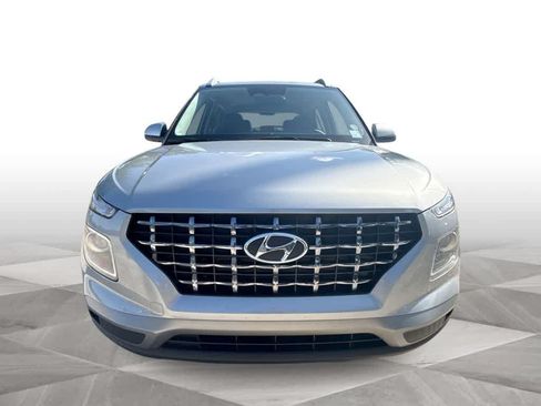 Used 2025 Hyundai Venue SEL FWD image 3