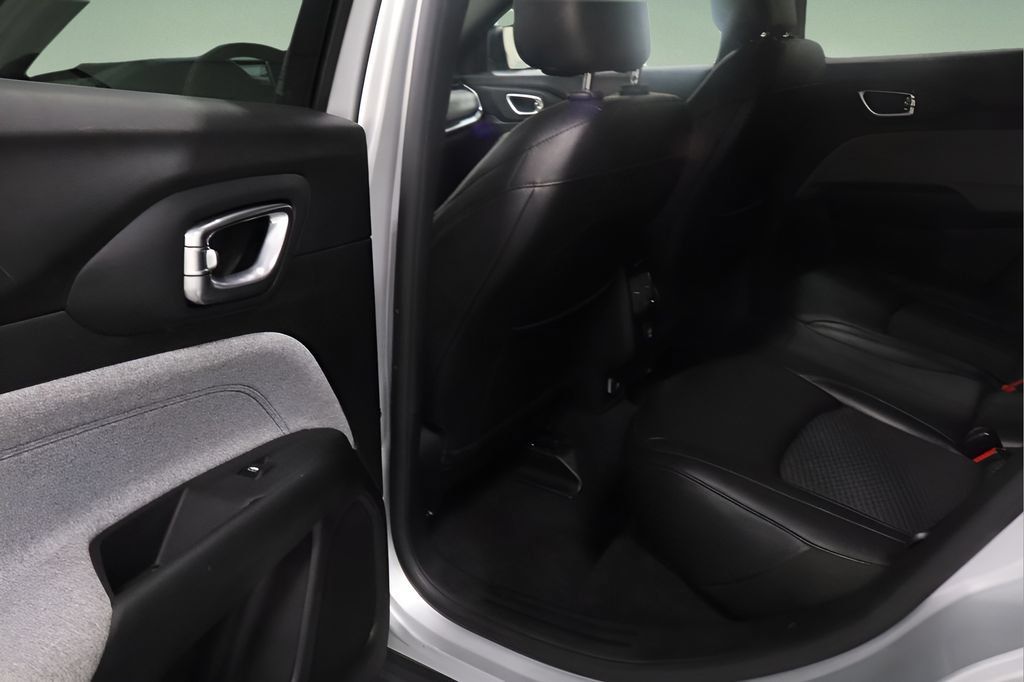 Used 2024 Jeep Compass Latitude AWD/4WD image 11