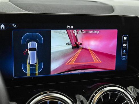 Certified 2025 Mercedes-Benz GLB 250 4MATIC w/ Exclusive Package image 15