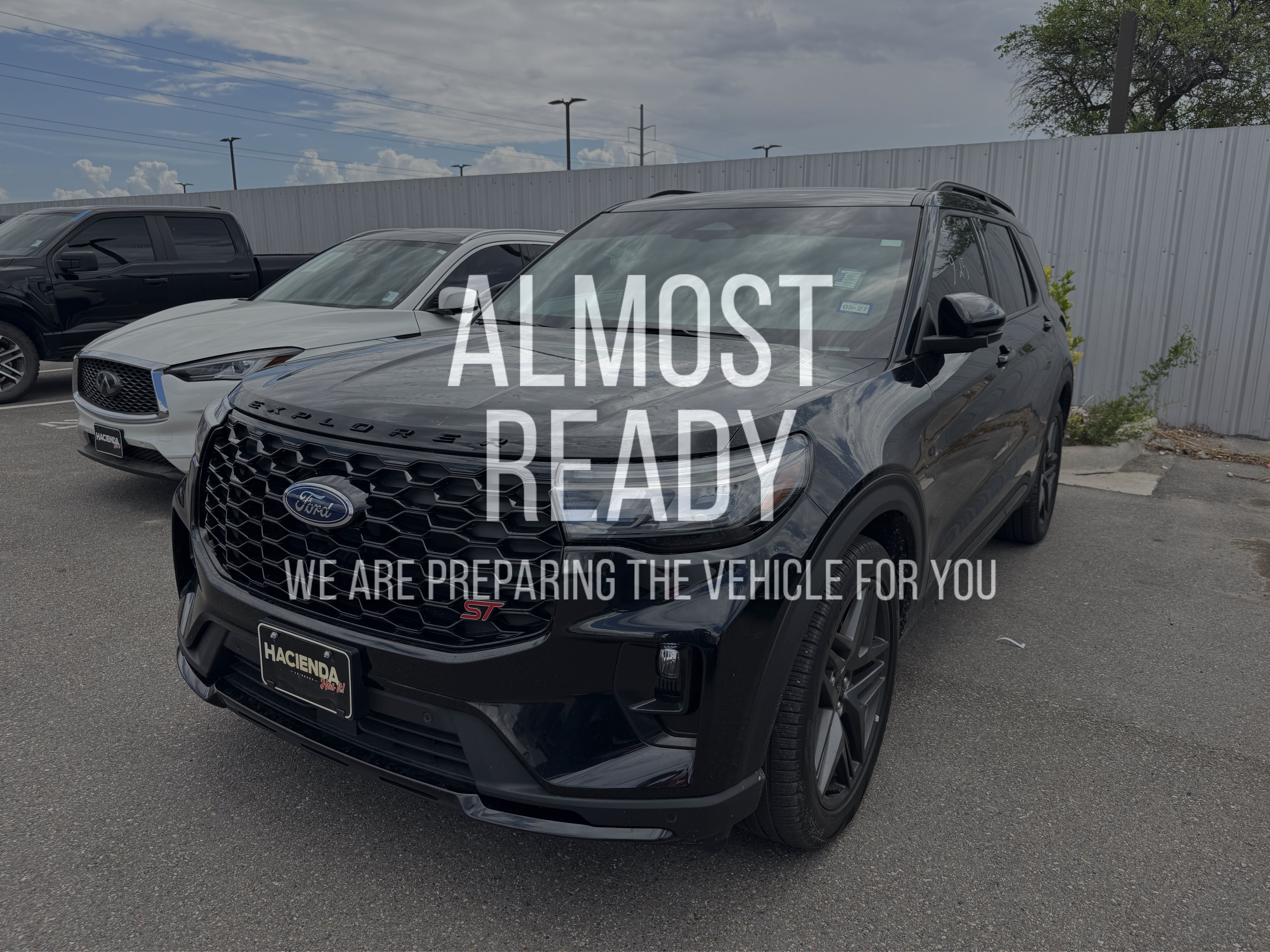 Used 2025 Ford Explorer ST w/ Sun And Sound Package AWD/4WD image 2