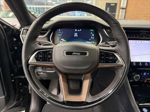 Used 2022 Jeep Grand Cherokee Summit w/ Luxury Tech Group V image 17