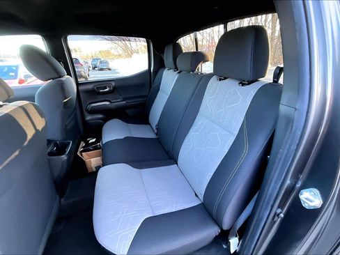 Used 2023 Toyota Tacoma TRD Off-Road image 19