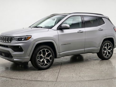 Used 2025 Jeep Compass Limited AWD/4WD image 3