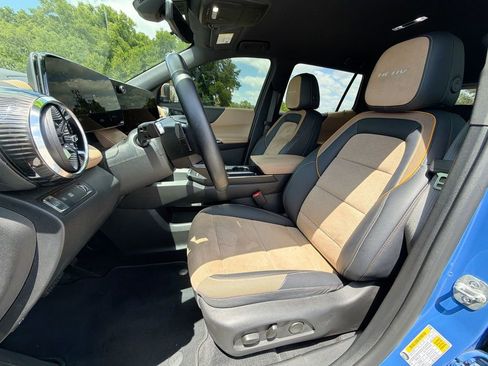 Used 2025 Chevrolet Equinox ACTIV w/ Safety and Technology Package image 24