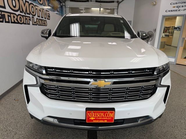 Used 2024 Chevrolet Suburban Premier w/ Advanced Technology Package AWD/4WD image 3