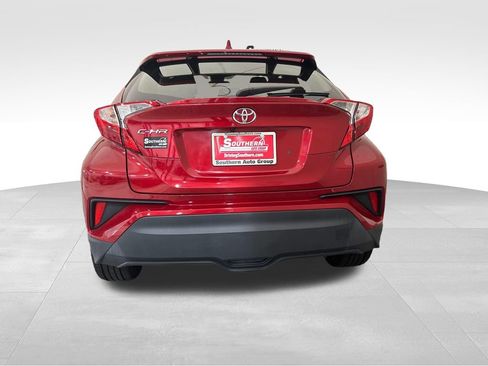 Used 2021 Toyota C-HR XLE FWD image 4