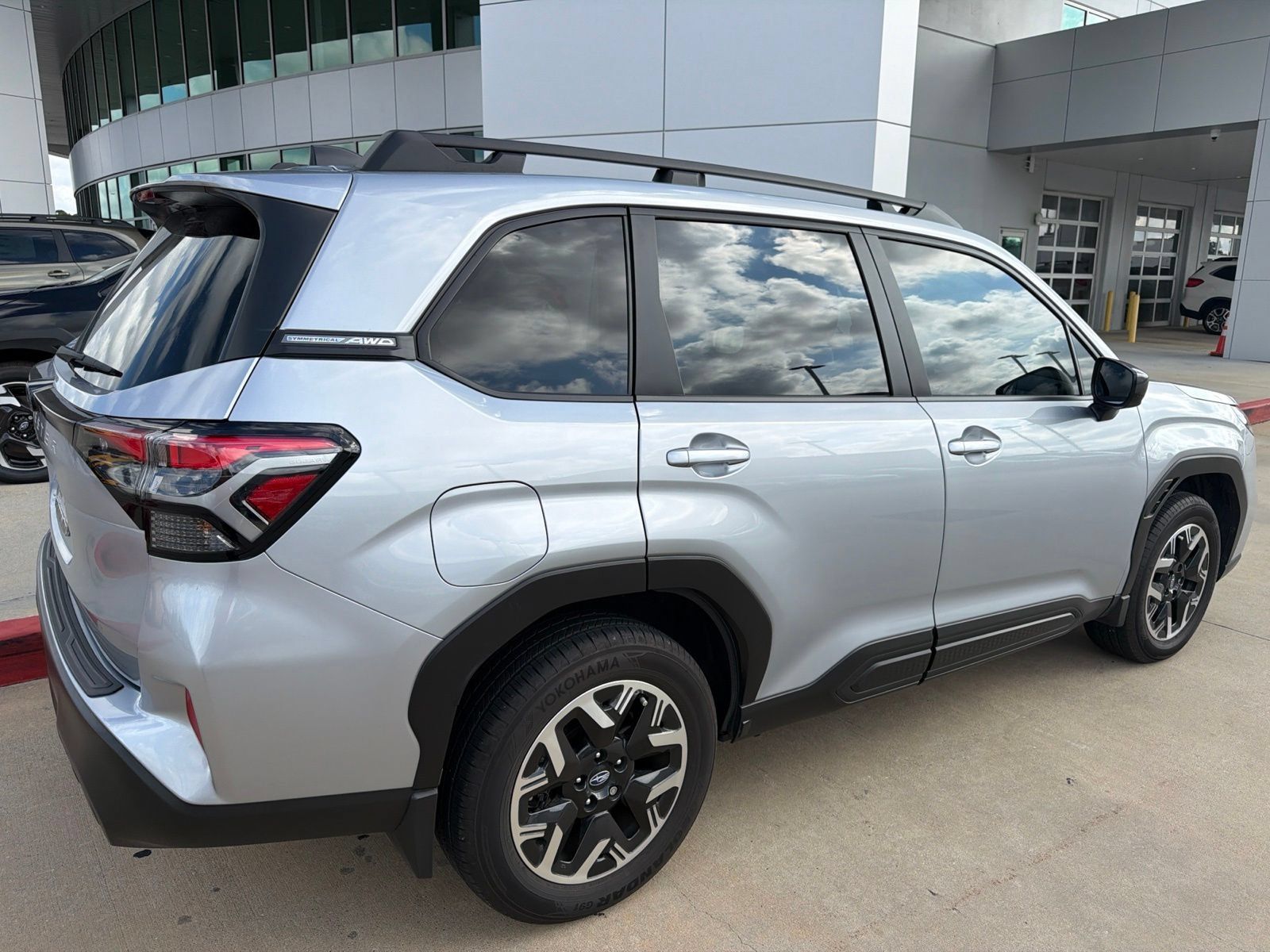 Certified 2025 Subaru Forester Premium w/ Convenience Package #1 AWD/4WD image 3