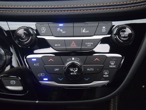 New 2027 Chrysler Pacifica Pinnacle FWD image 23