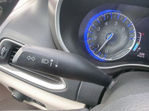 Used 2023 Chrysler Pacifica Touring-L FWD image 26