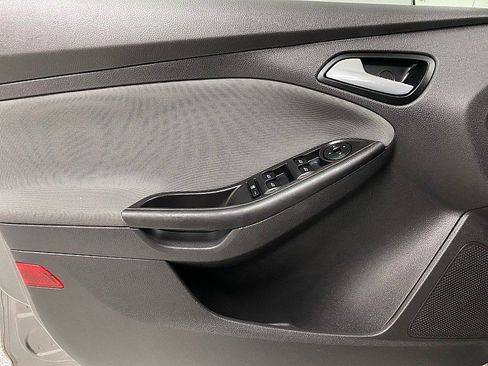 Used 2014 Ford Focus SE w/ SE Winter Package image 10